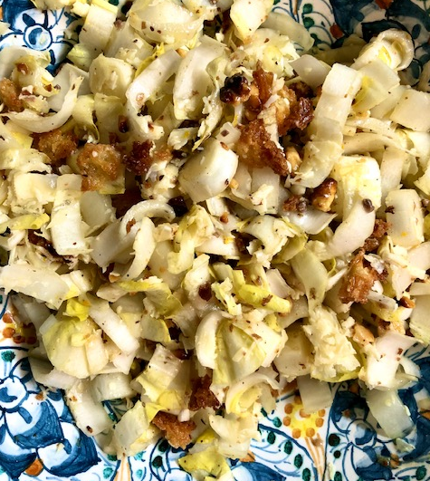 crunchy chicorée salat
