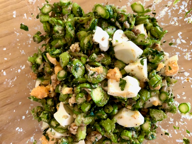 frühlingssalat mit spargel &amp; ei