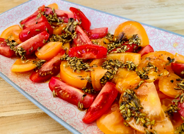 tomaten mit fenchel-chili-öl