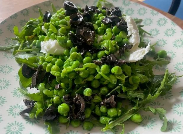 zerdrückte erbsen mit burrata