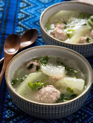 chinasuppe mit fleischbällchen