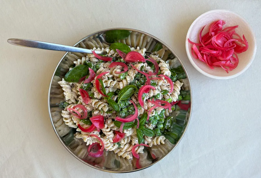 nudelsalat mit erbsen
