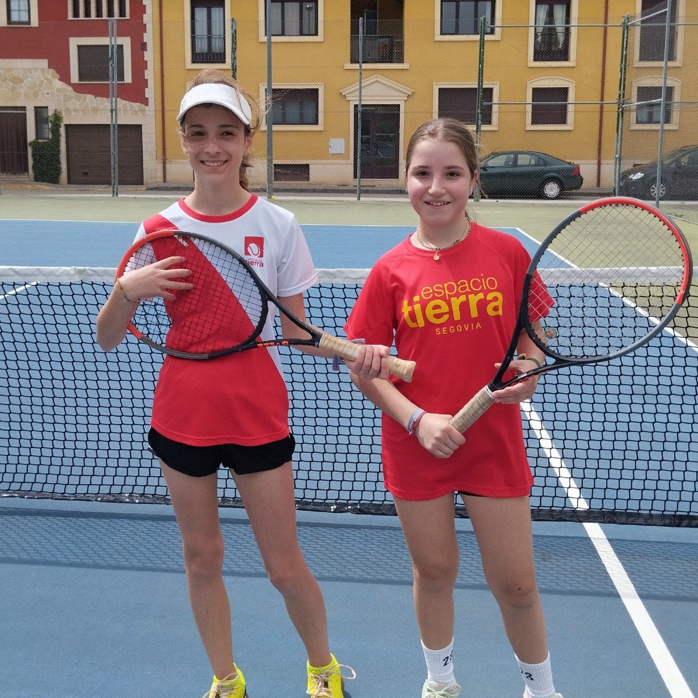 &iexcl;Como sab&eacute;is nos encanta ver como nuestros alumnos/as aprenden y disfrutan del deporte tanto como nosotros 😍! Este fin de semana muchos de ellos (80) han disputado los Juegos Escolares en la modalidad de Tenis venciendo en todas las cat