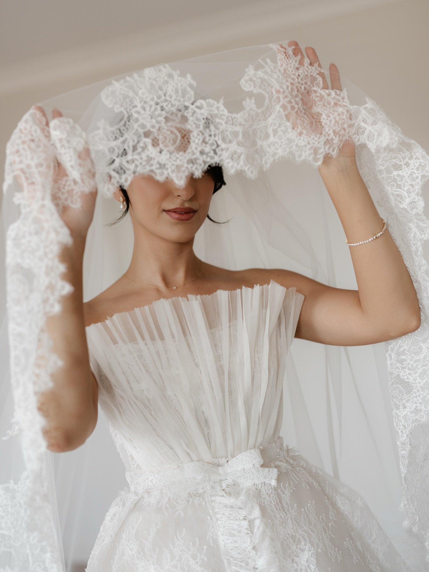 Sabinas morning. 
We loved the incredible silhouette created by the talented @velani