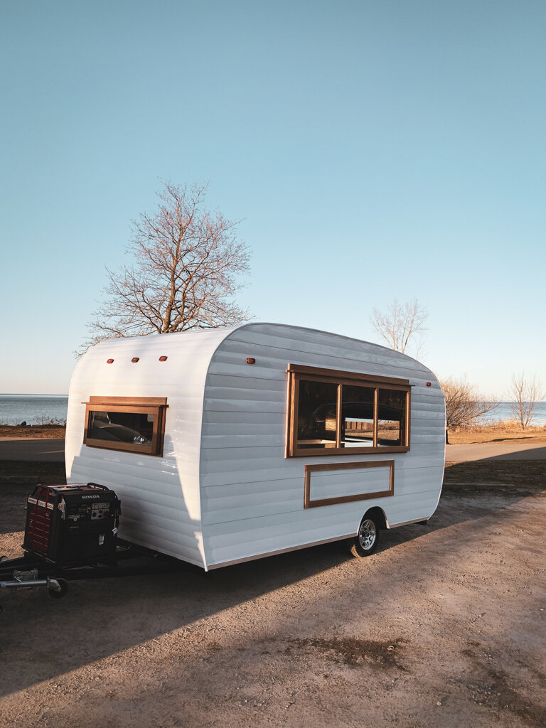 Nomadcustoms.ca Mobile bar 14ft-02.jpg