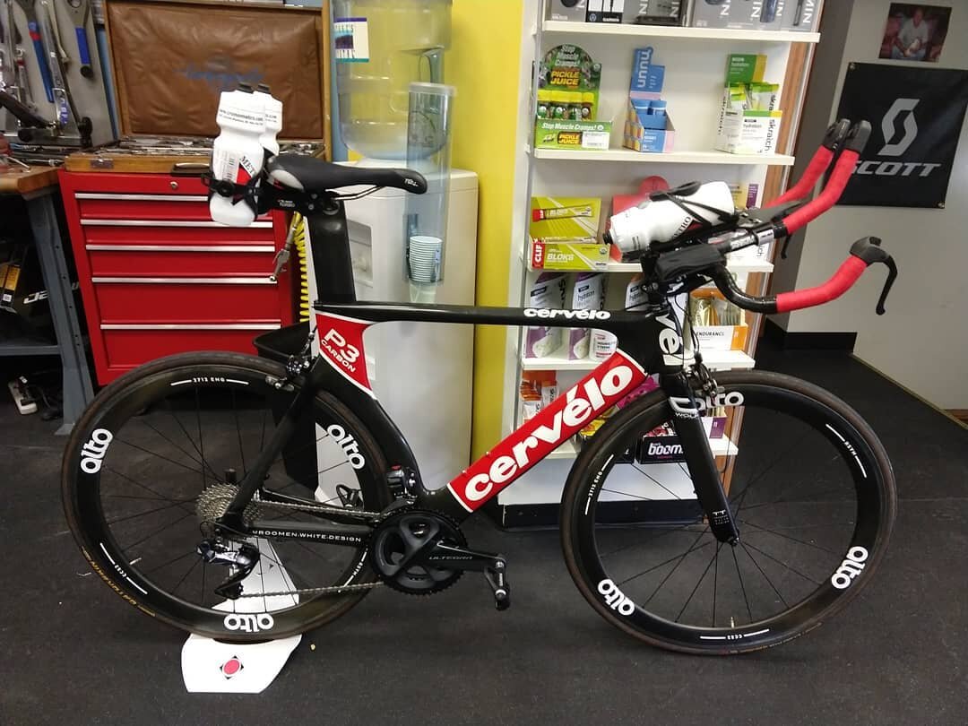 Nice upgrade to an old, @cervelocycles but still great Tri Bike. We have been doing a lot up electronic shifting and wheel upgrades. Let us know if you would like to #reviveyourride @altocycling

#itsallgood
#ridewisconsin 
#rideyourbike 
#stillaloto