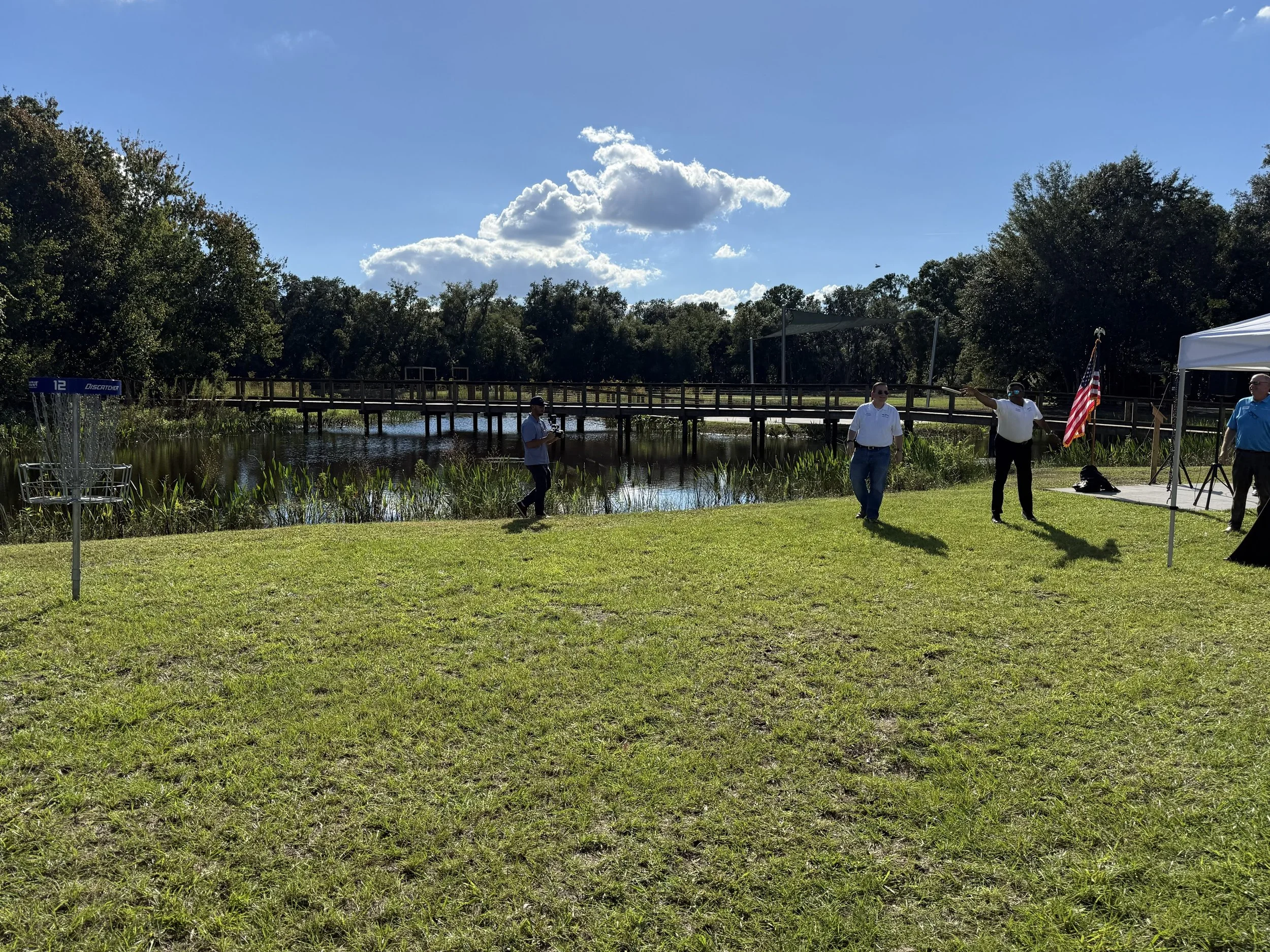 Who needs scissors when you have a frisbee? 🥏 The @cityofwinterhaven celebrated the opening of the South Lake Howard Nature Park Expansion this week with a fun twist on the traditional ribbon cutting: a ceremonial frisbee toss!

Catalyst provided la