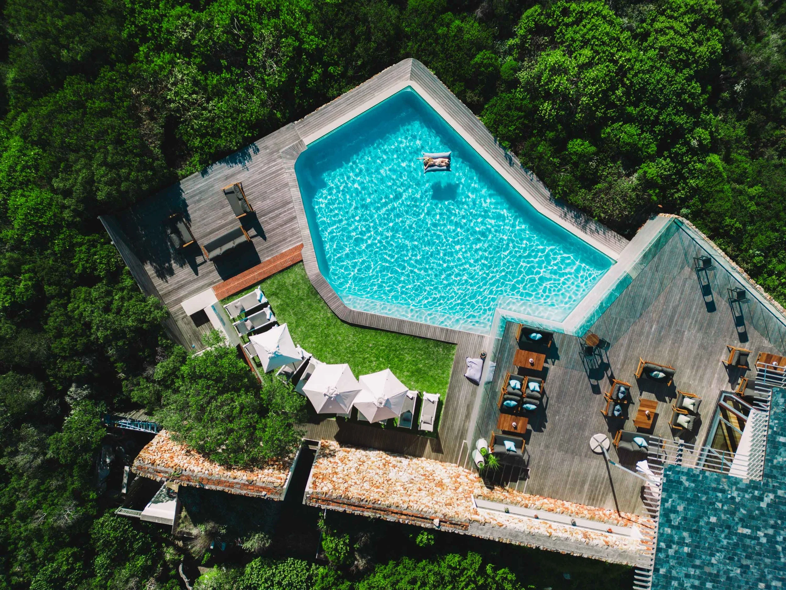 BE-Sasha-pool-(raw)(2).jpg