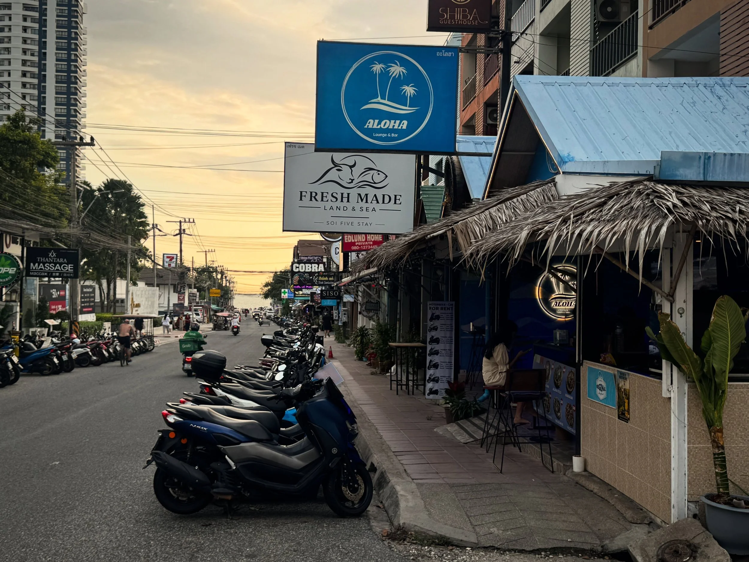 The sun is setting on another wonderful day in Thailand #pattaya #pratamnak