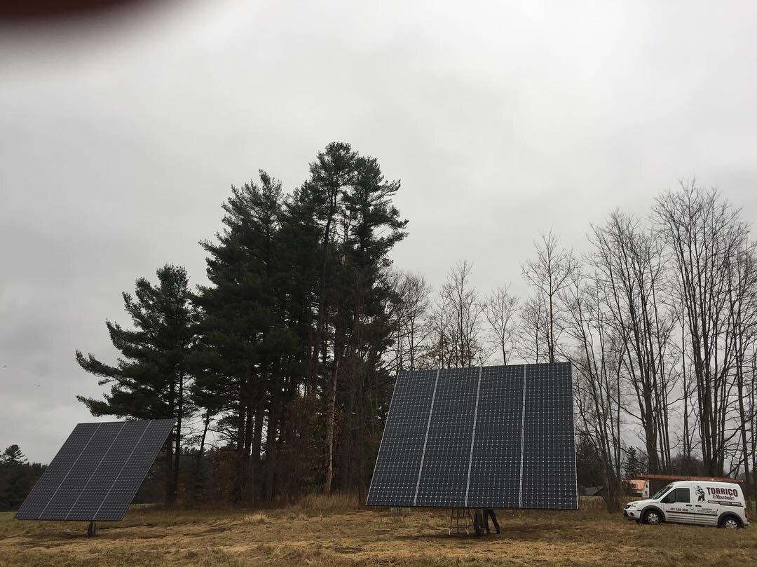 We are busy with the annual end of the year race to finish up last minute projects but wanted to show one of our latest projects. Not one but TWO @allearthrenew 24 module trackers that we installed. This was a challenging project as the design dictat