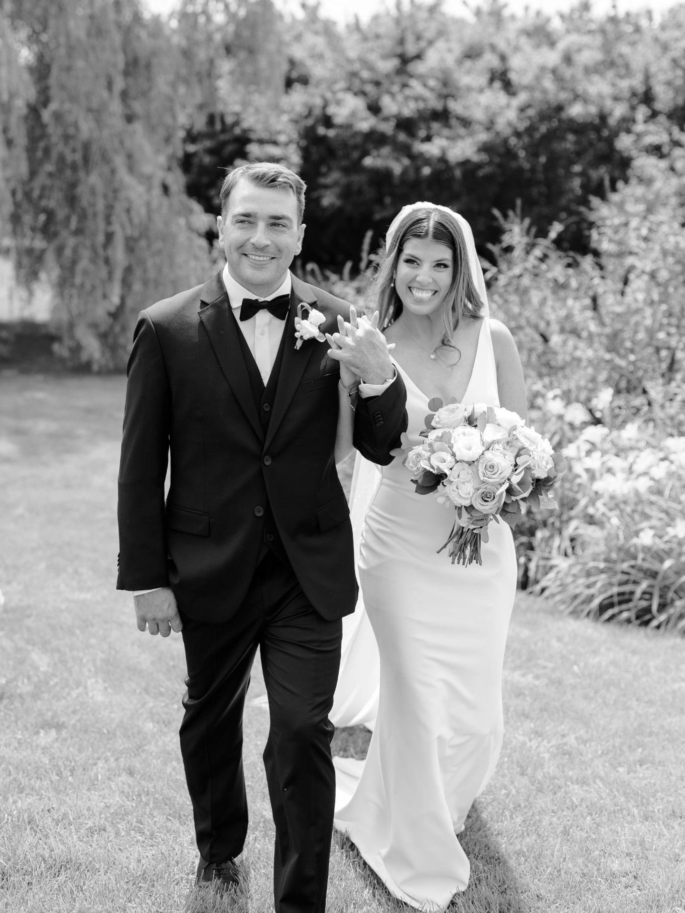 📸 WEDDING ADVICE THAT YOU DIDN&rsquo;T ASK FOR

After shooting well over 100 weddings, I may have learned a thing or two along the way. Here are a few tips that may make your day more intentional.🤞🏼

HEAD TABLE DECOR: High centerpieces, giant cham