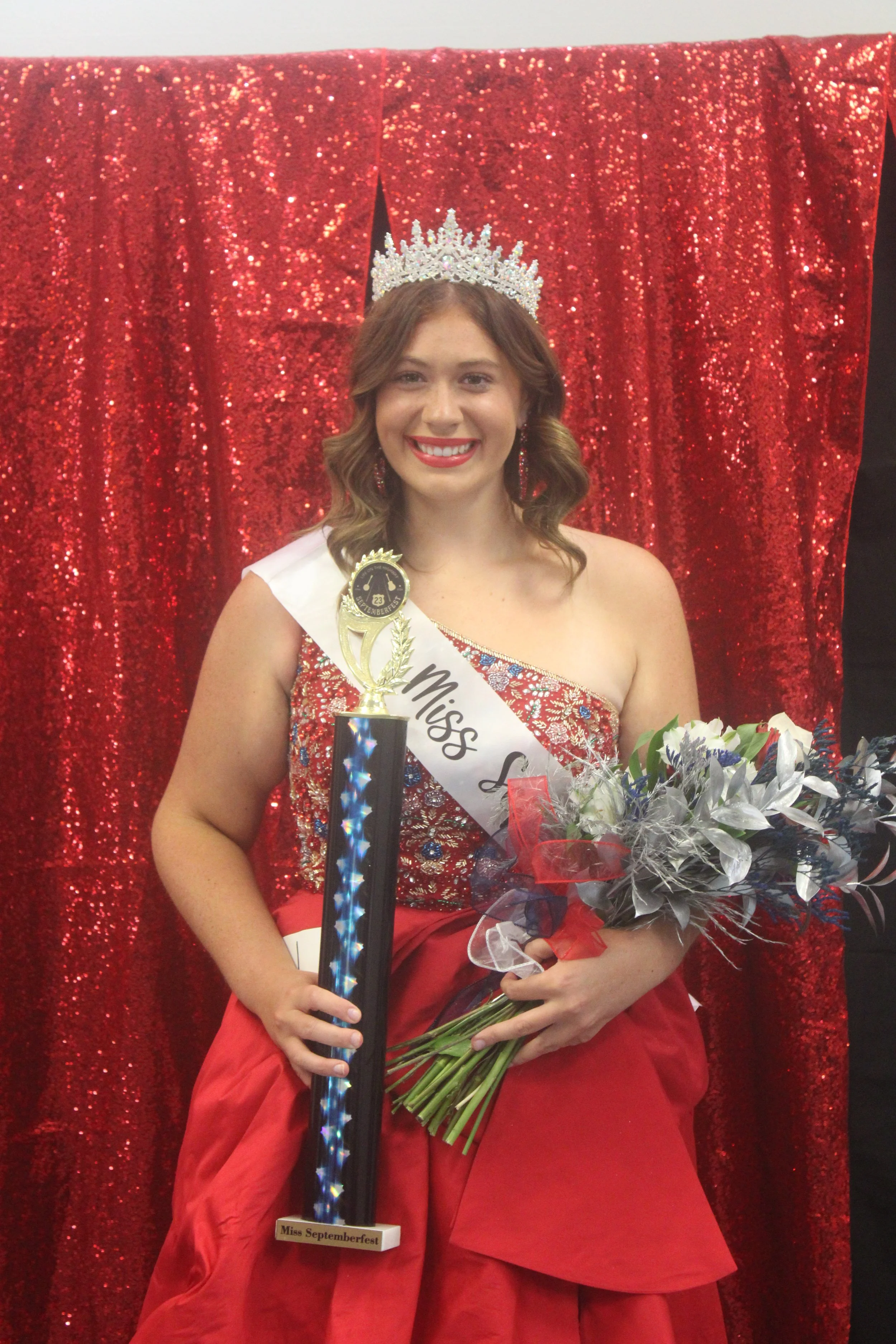 Jenna Sammons crowned as Miss Septemberfest