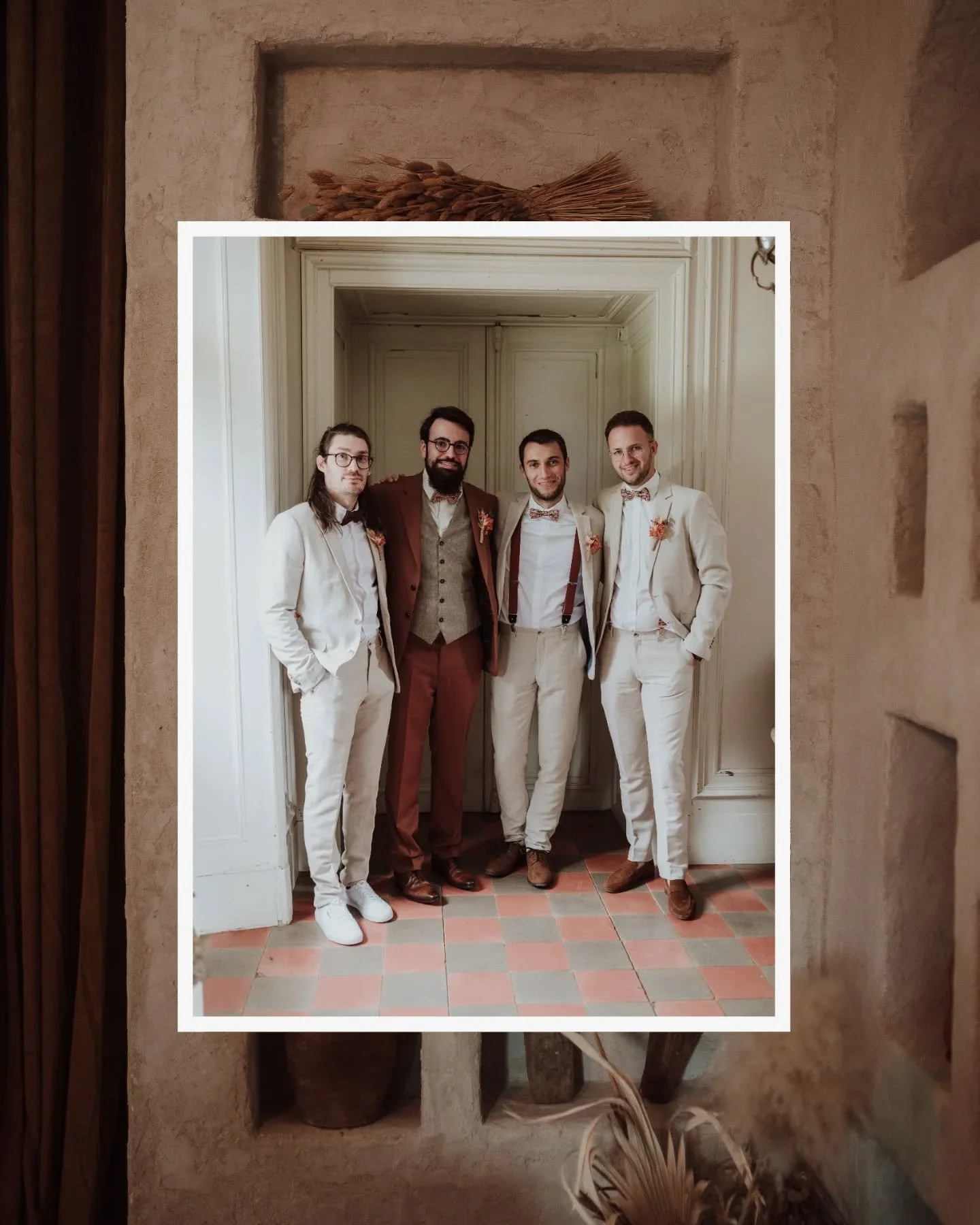 🤎 D&eacute;j&agrave; deux ans, deux ans que j&rsquo;ai eu la chance de photographier ce mariage aux notes automnales que j&rsquo;ai tant aim&eacute;. Une journ&eacute;e comme une parenth&egrave;se hors du temps, douce, chaleureuse et sinc&egrave;re 