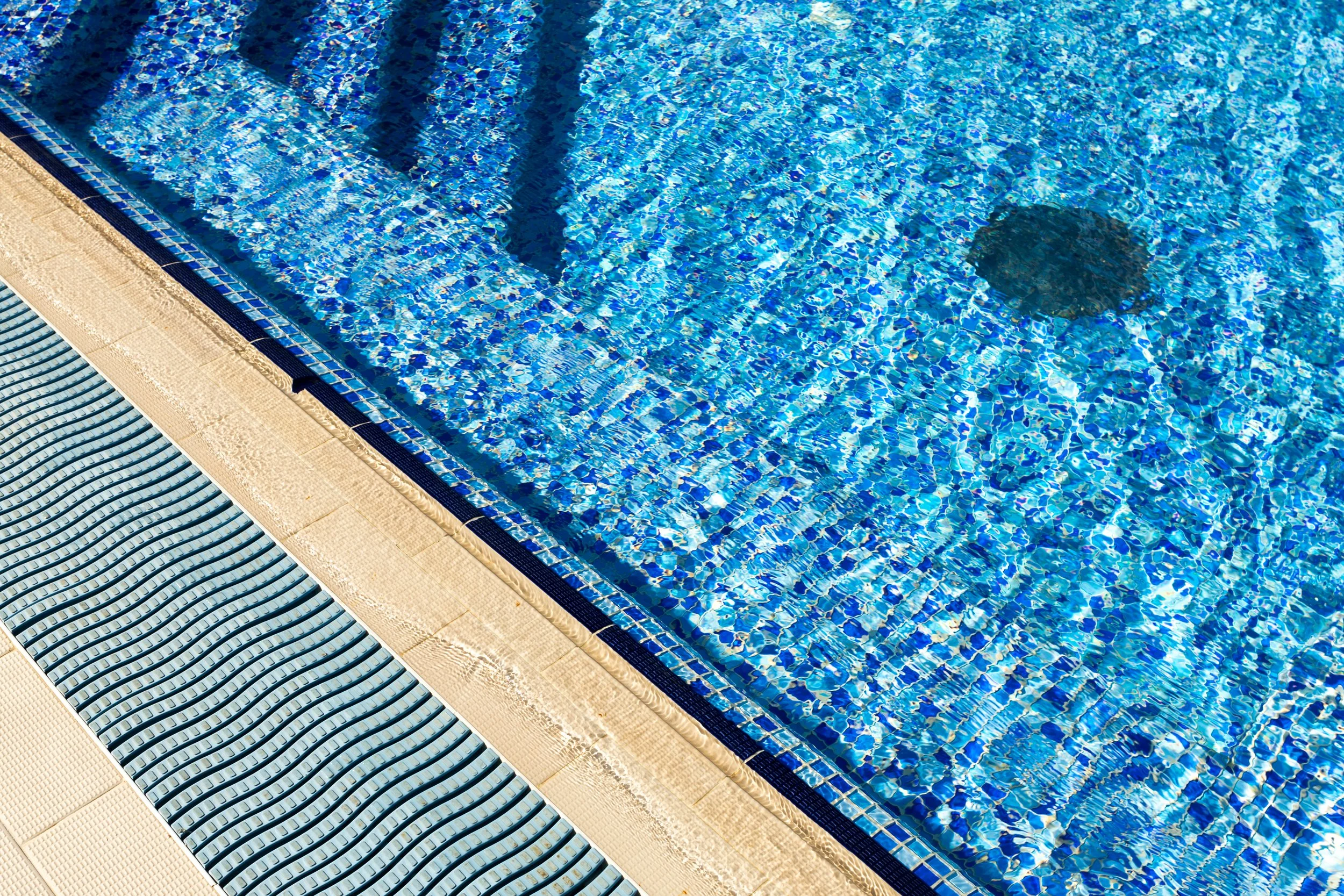 Choosing the Right Pool Liner Material 