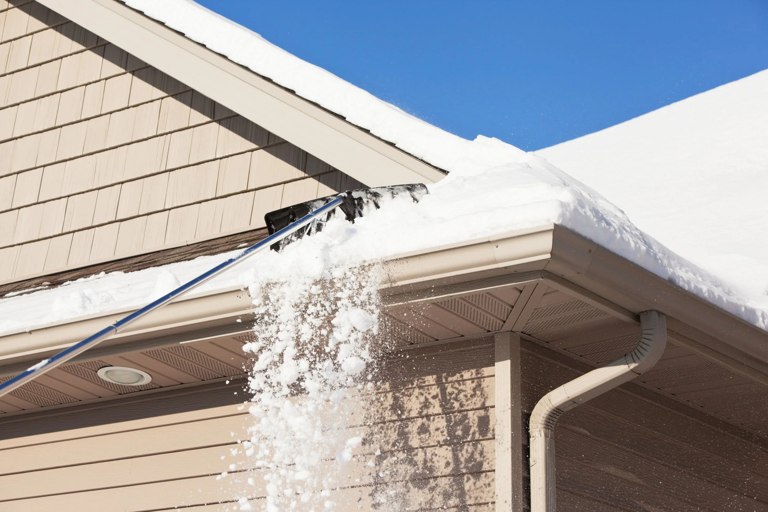 Clearing the Clogs: Roof Drain Debris Removal Tips