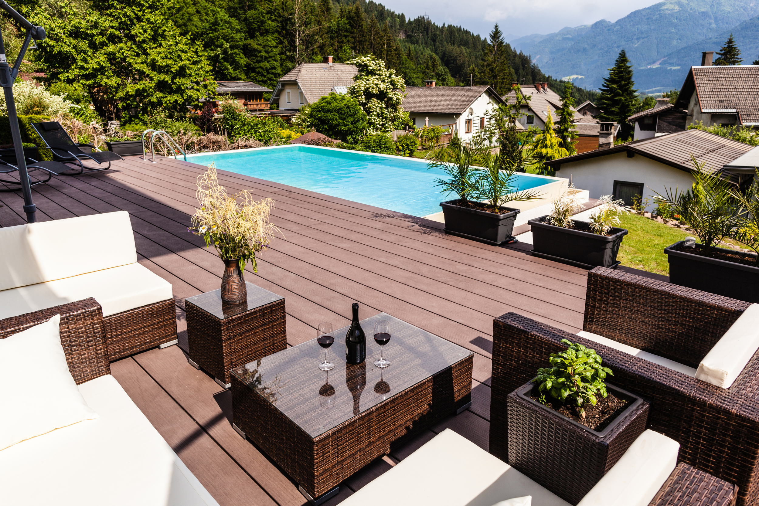 Crafting a Luxurious Outdoor Space for Summer Lounging