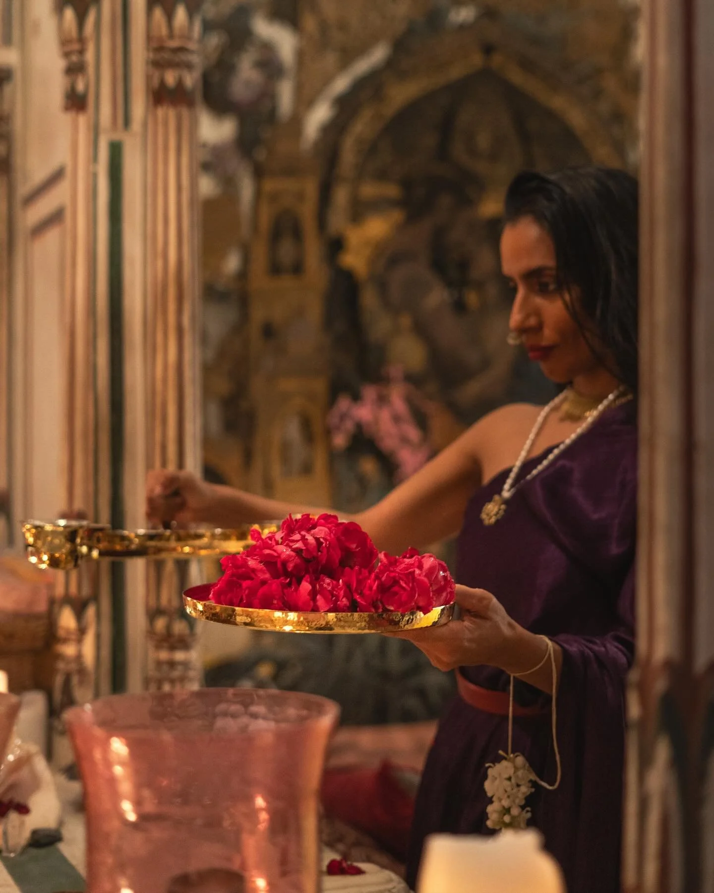 The Crescent Thali holds more than offerings.
With @shiloshivsuleman it carries the light of ritual, the grace of gesture, the poetry of presence.
Anantaya’s craft moves beyond object, becoming part of a living story - where heritage and imagin