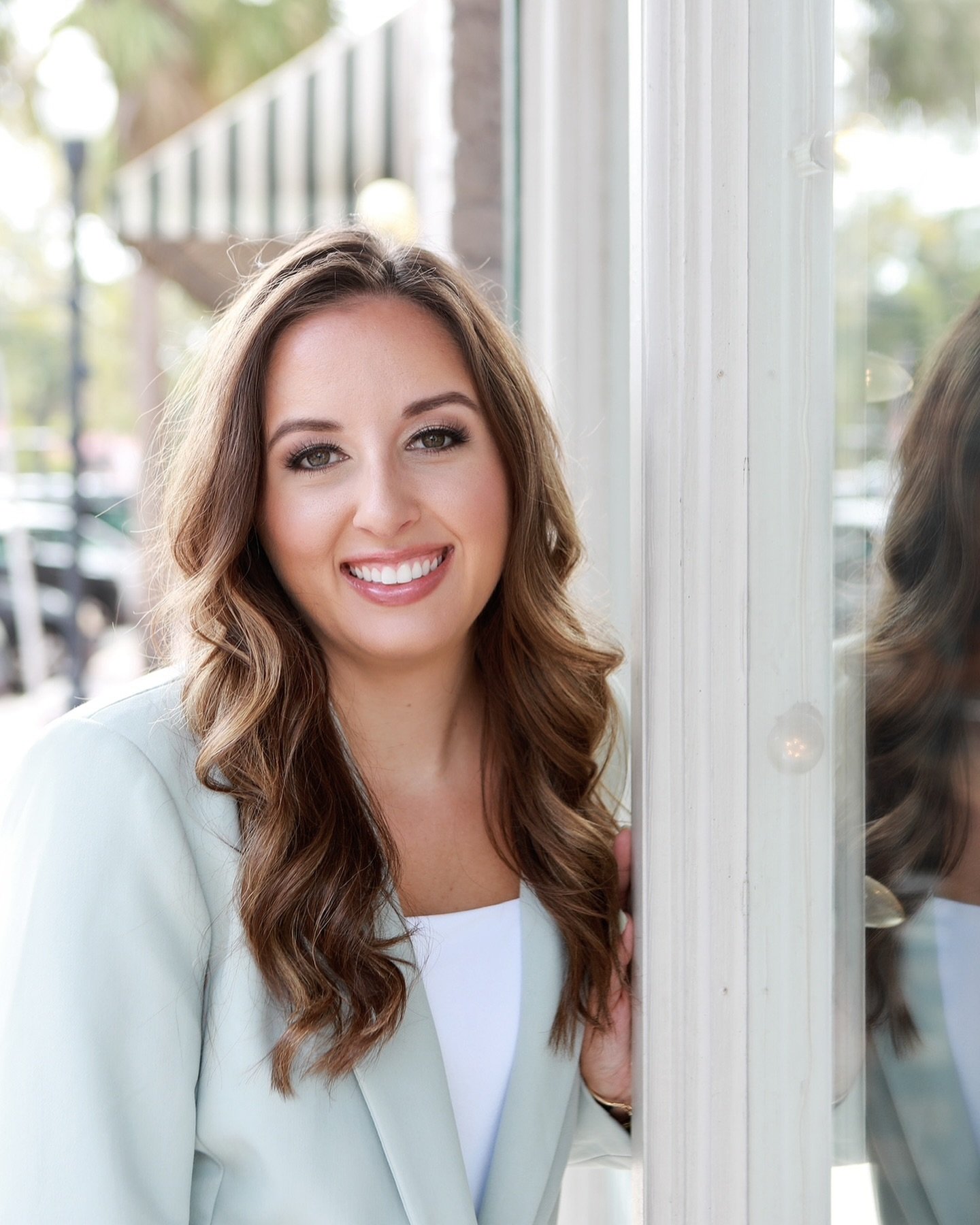 This past April marked my 6th Anniversary working at ERA &amp; in Real Estate!🎉 I thought this would be the perfect time to do a transformation post. 

The girl on the right was young, naive, full of excitement, nervous to be asked questions, and ha