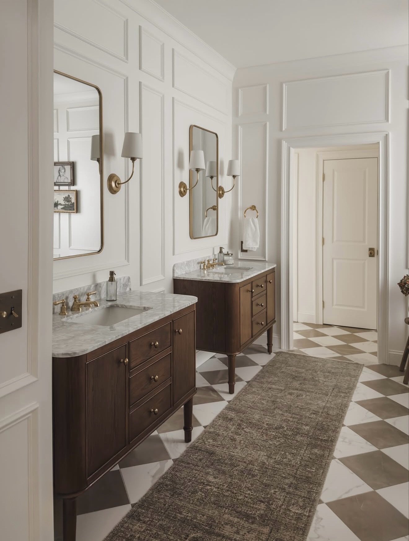 Look no further&hellip; this is the primary bathroom inspiration you&rsquo;ve been looking for, so thank you @alexisandraaustin! Your eye for design is 🤩!

Swipe to see her before pics!!

_____

📍SHOWROOM &amp; SLAB GALLERY:
845 McFarland Pkwy, Alp