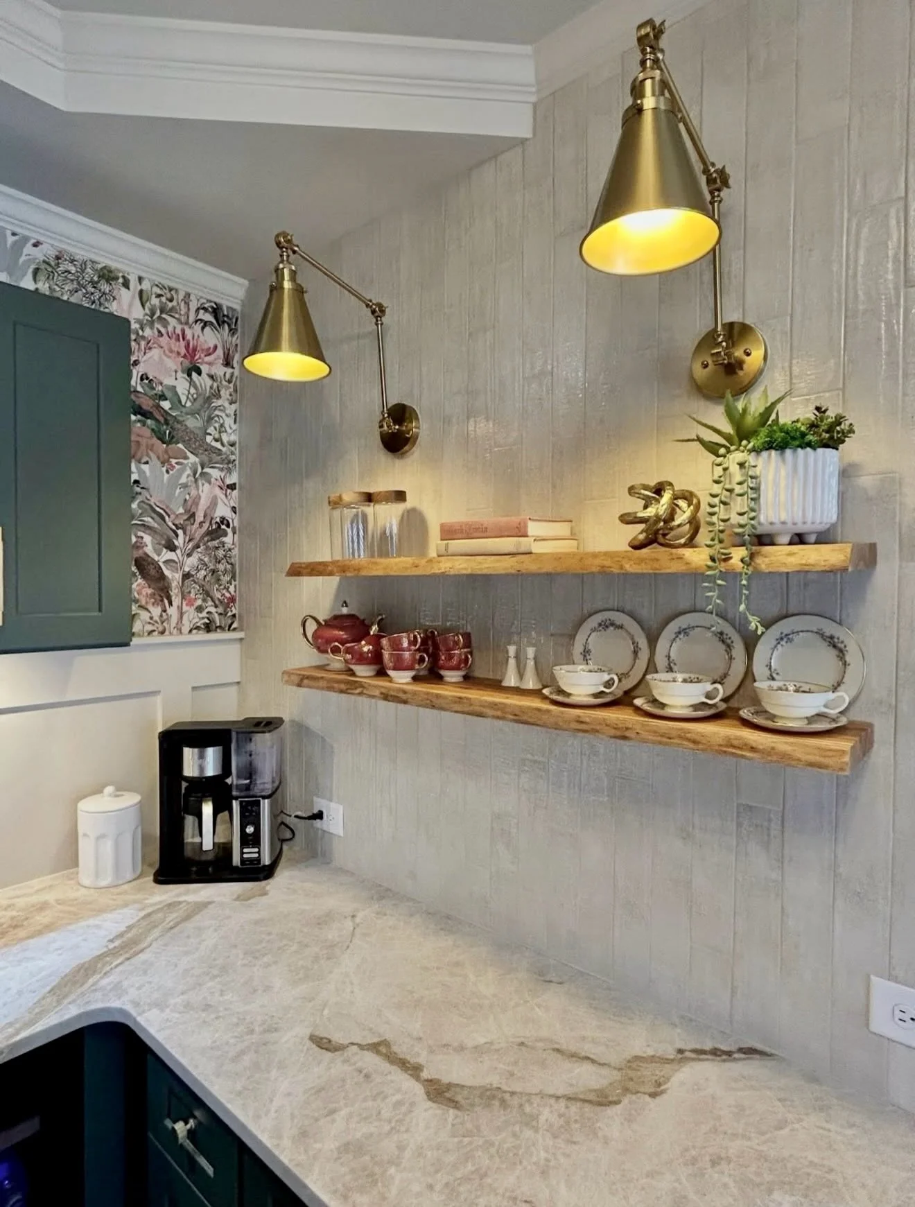 We are OBSESSED with this beautiful space by @progressive_home_renovations! The Taj Mahal quartzite countertops add a timeless warmth - that will add a smile to their face for years and years to come. ✨

Builder + photos by: @progressive_home_renovat