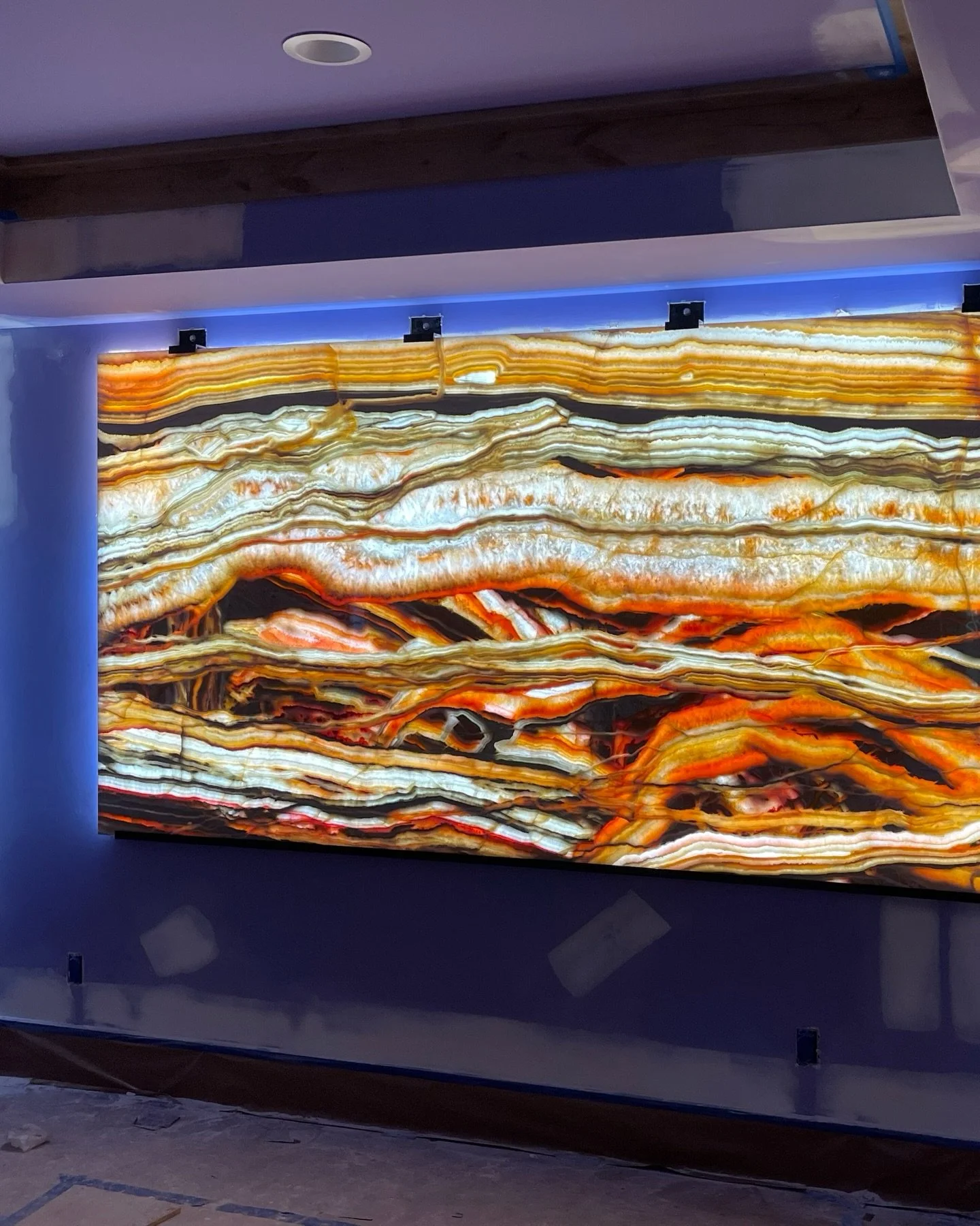 Living life in color&hellip; backlit! ⭐️

💡Did you know? Everything is done in-house: Surface Providers facilitates the entire process when backlighting stone. We use the best LED lights in the market + we engineer and supply the brackets needed. 

