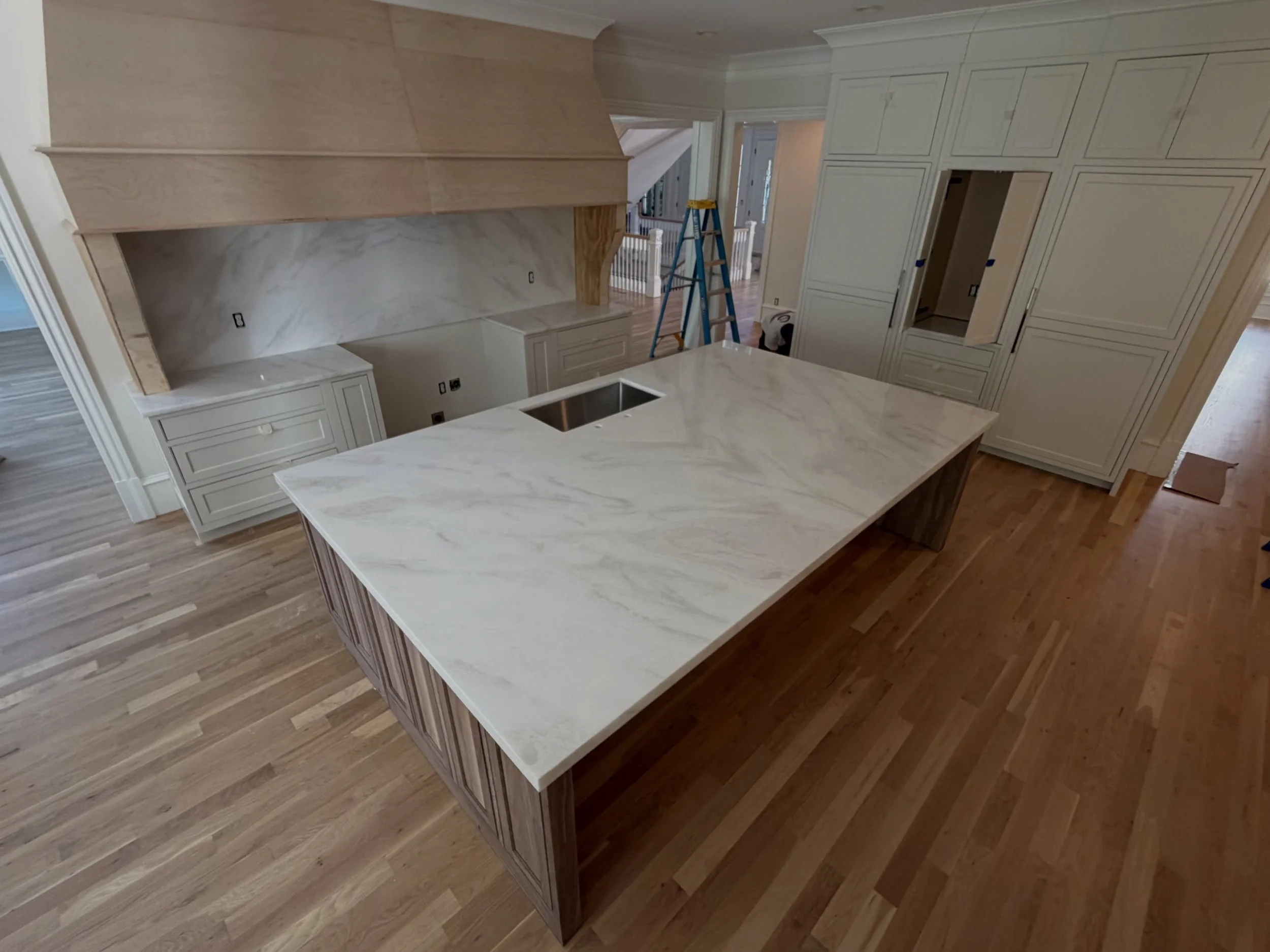 Another Mystery solved&hellip; 🔍

because it&rsquo;s beautiful! Mystery White (honed) marble kitchen island, perimeter, &amp; backsplash. Case closed. 🫆🕵🏼 🙌🏻

_____

Providing custom countertops to Greater Atlanta + North Georgia.

📍SHOWROOM &