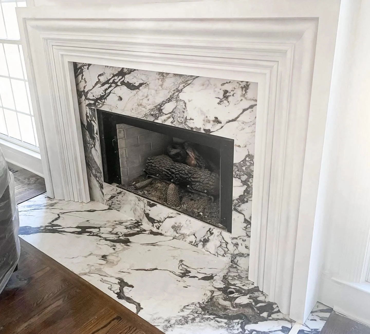 It may not be fireplace weather, but updating your fireplace is ALWAYS in season! 🔥🙌🏻✨

_____

📍SHOWROOM &amp; SLAB GALLERY:
845 McFarland Pkwy, Alpharetta, GA

FOR APPOINTMENTS:
&bull; Call: 470-354-3850
&bull; Email: info@surfaceproviders.com

