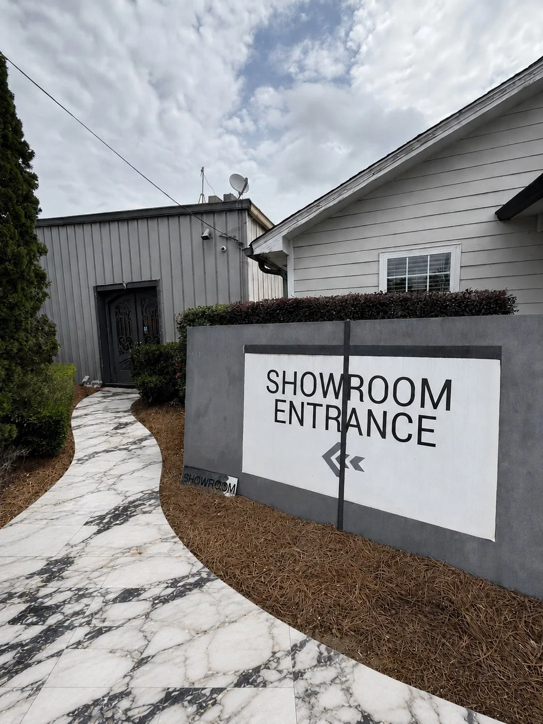 No matter if it&rsquo;s a natural stone or quartz path - they all lead you to where you need to be&hellip; our showroom &amp; slab gallery! Come on in&hellip; 🫵🏼👋🏼🌟

__________

📍SHOWROOM &amp; SLAB GALLERY:
845 McFarland Pkwy, Alpharetta, GA

