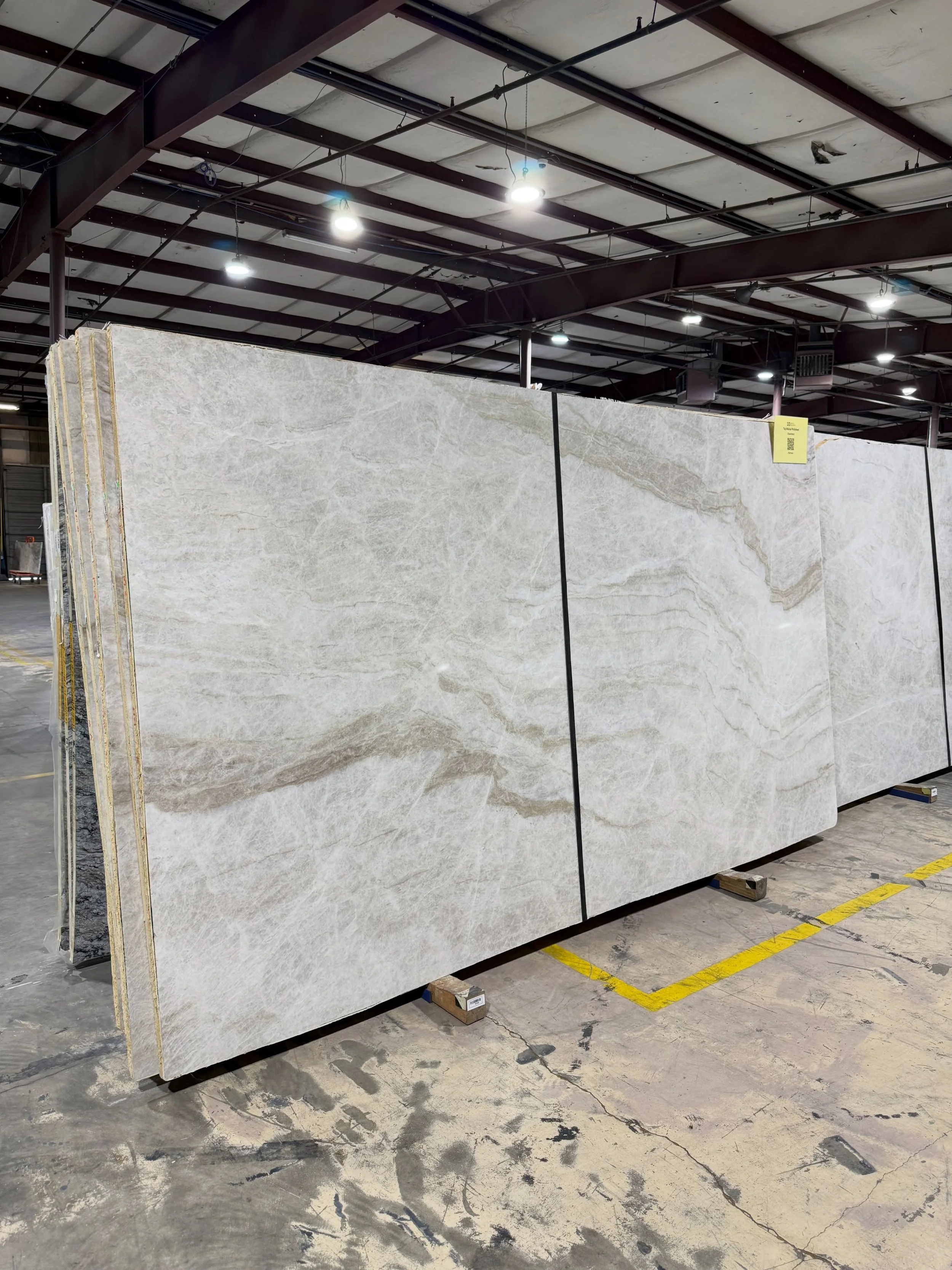 A few bundles &amp; color options in our slab gallery! A beautiful day for a stroll&hellip;🚶👀🤩

See something you love? Give us a call or stop by our showroom/slab gallery in Alpharetta, GA! ✨

We service Greater Atlanta &amp; North Georgia.
See y
