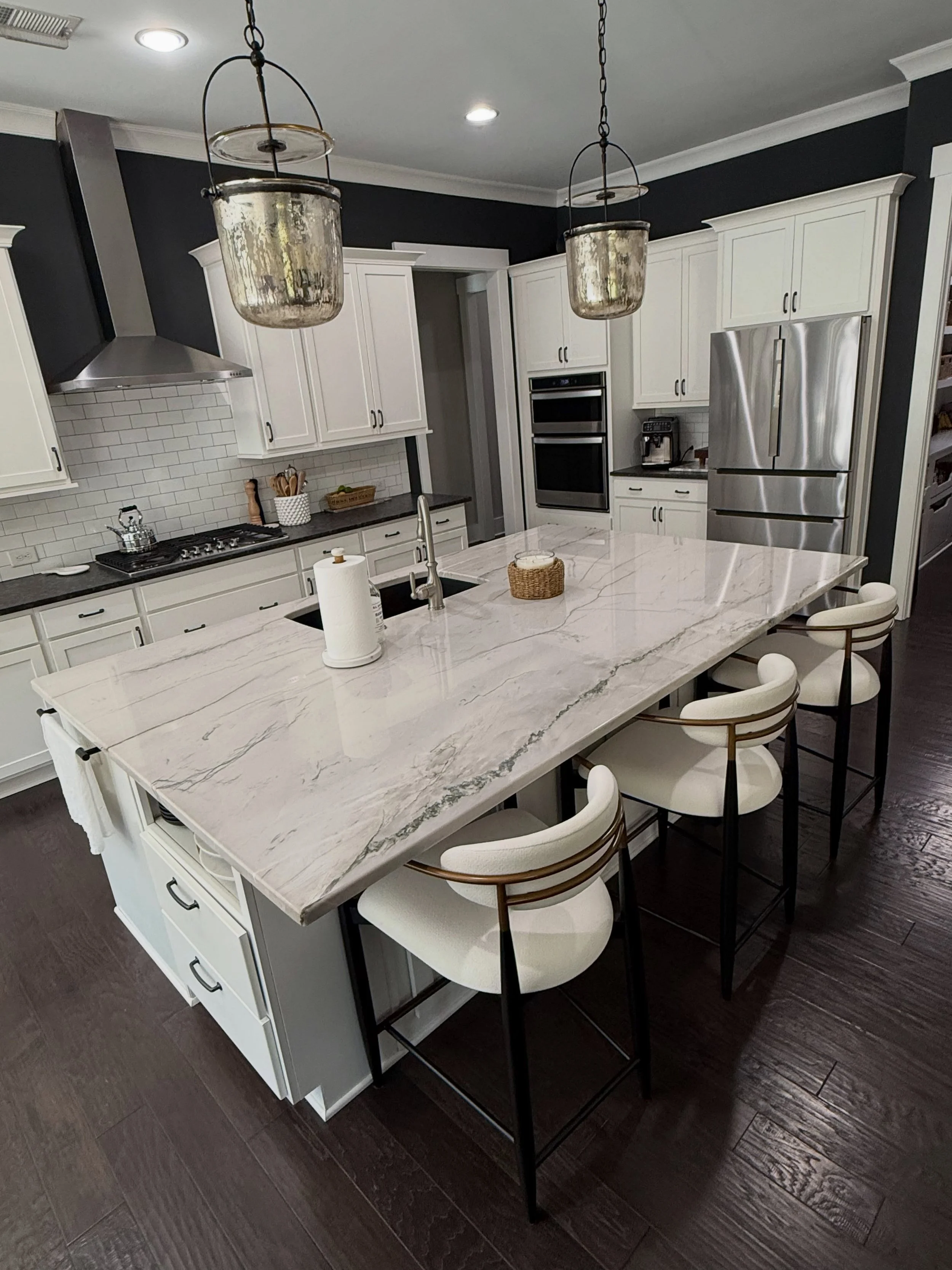 Just showing off this beautiful, Bianco Superiore quartzite island! ✨

Bianco Superiore is a premium Brazilian quartzite featuring a soft white or light gray background with smoky gray, charcoal, and subtle gold veining. It offers the luxurious, flow