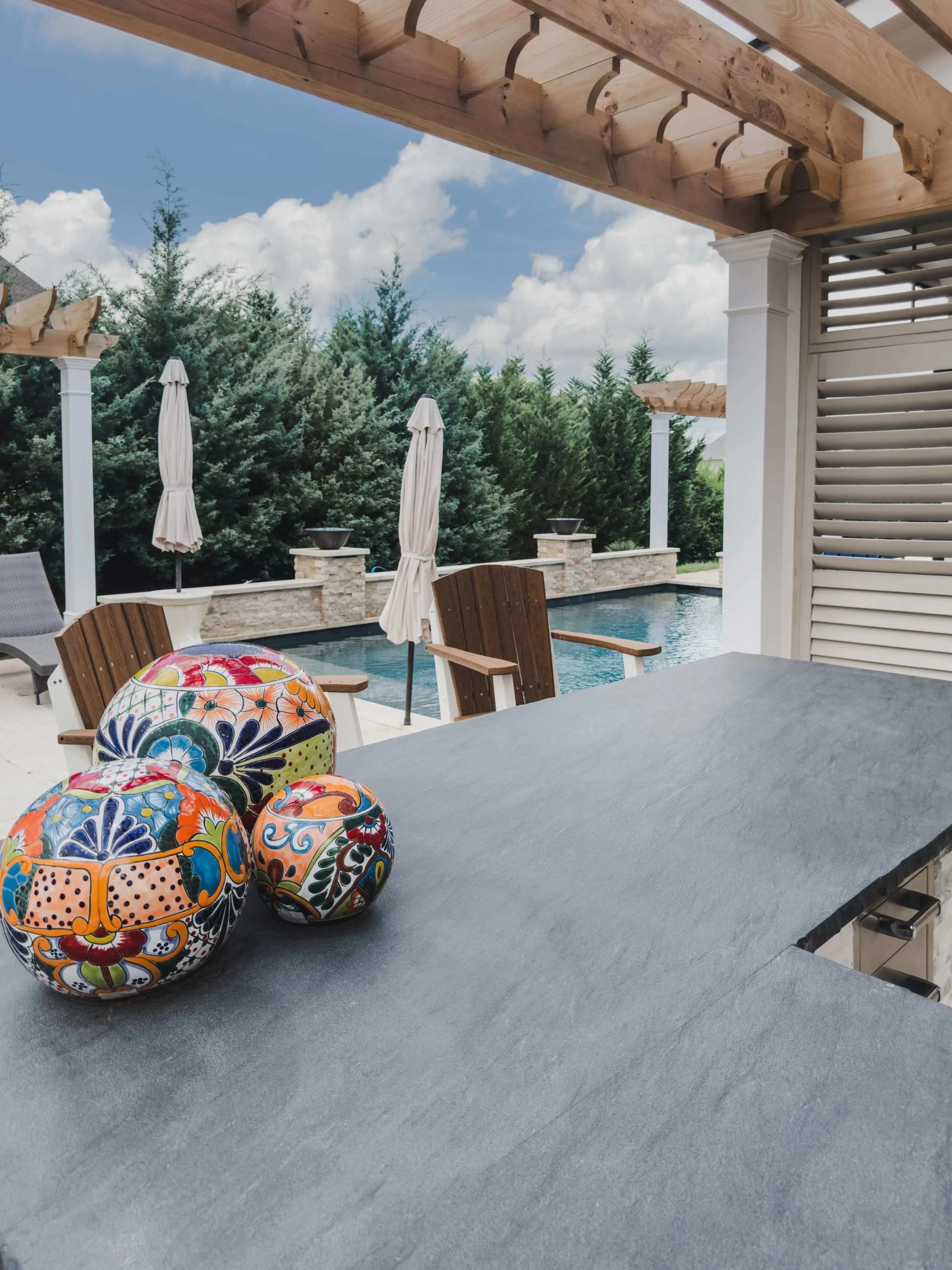 Our weekend plans? A little grilling, a little chilling, and a whole lot of Fall, outdoor living. 🍁🥃

Because the best surfaces aren&rsquo;t always inside. 😉

Happy Friday from Surface Providers! 🥂

__________

📍SHOWROOM &amp; SLAB GALLERY:
845 