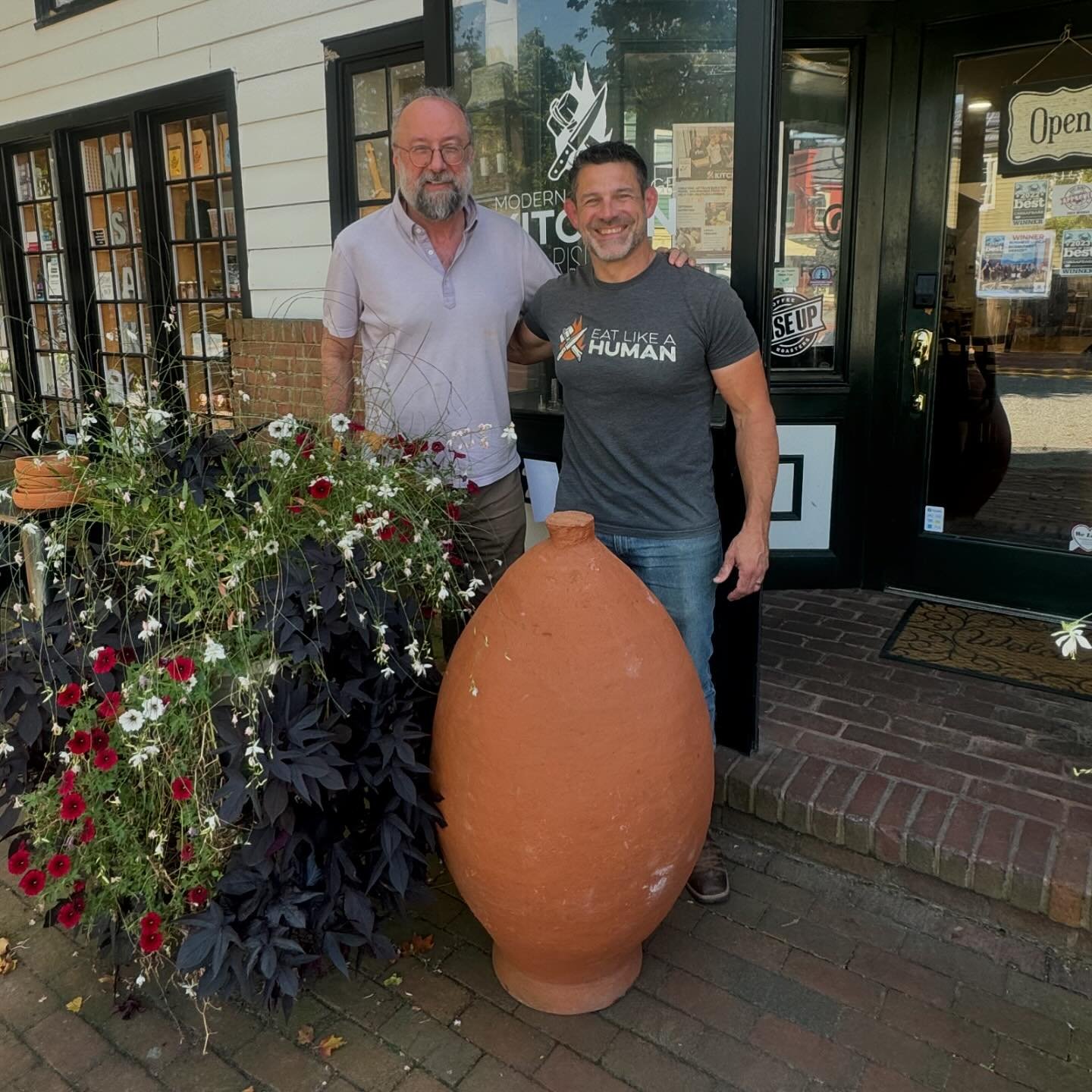 Check out the size of my new qvervi! 

Thank you, Mamuka for the incredible gift! Now, everyone coming to the Modern Stone Age Kitchen can see the earthenware vessel that the naturally fermented traditional Georgian wine we carry is made in!

@modern
