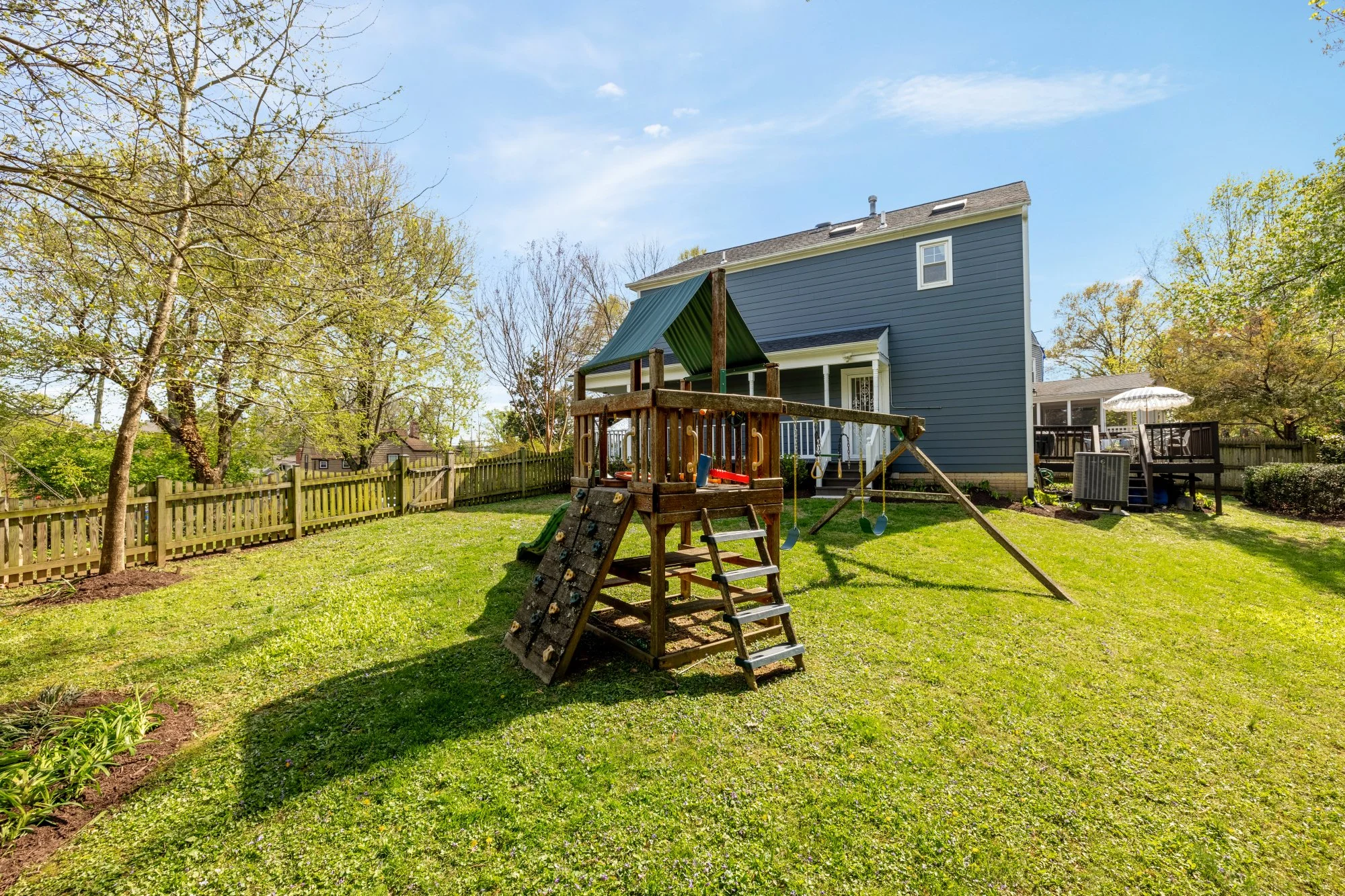 1601 Noyes Dr-0008.jpg