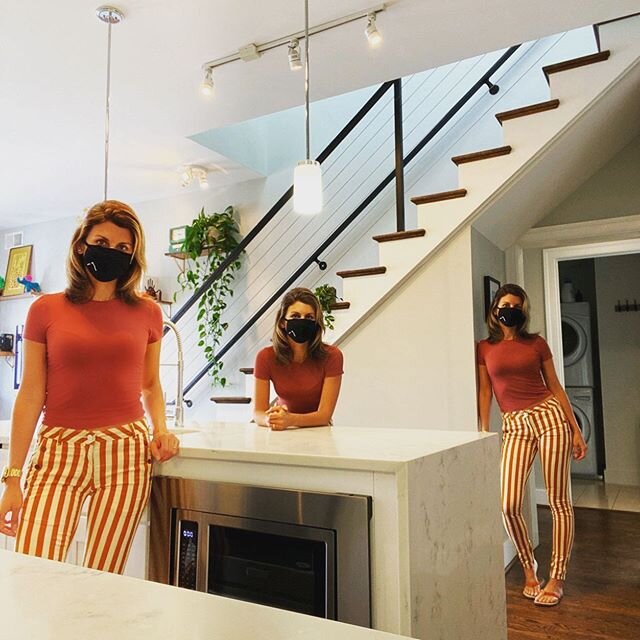 Grab your friends (&amp; masks) and come tour this one of a kind 2 level #penthouse condo either virtually or safely distanced 👋🏼 There&rsquo;s room for everyone 🤗 both inside &amp; out! .
.
#rooftop #urbangarden #condoliving #boutiquecondo #gourm