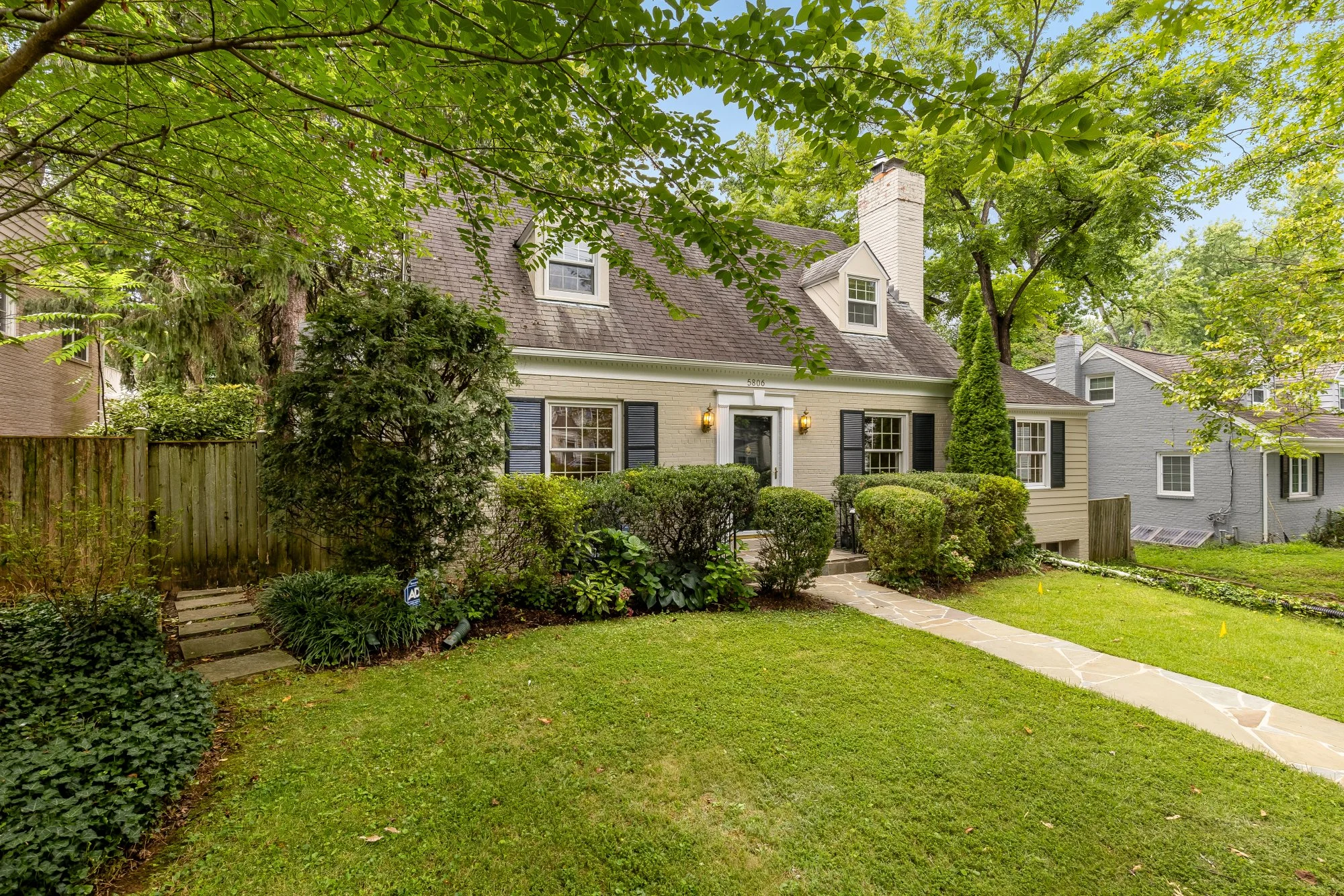 5806 Wilson Ln-0004.jpg