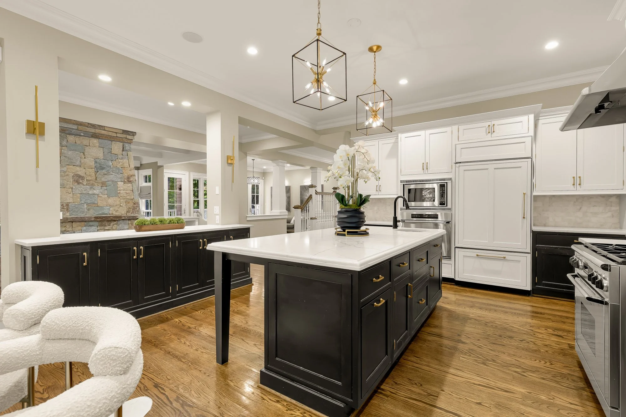 8819 Chalon Dr-0031.jpg