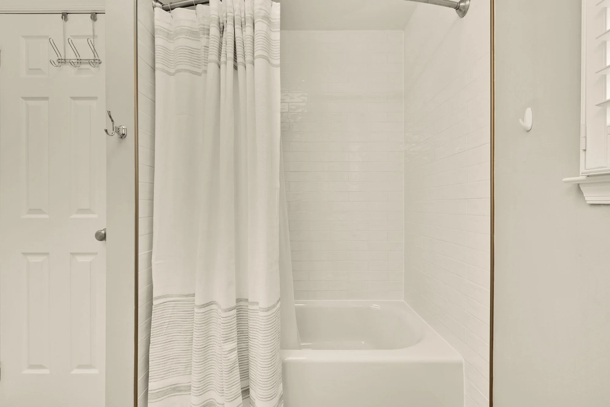 1601 Noyes Dr-0048.jpg