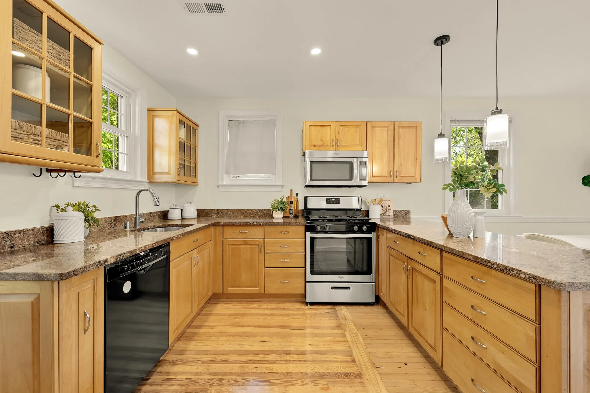 9409 Woodland Dr-0016.jpg