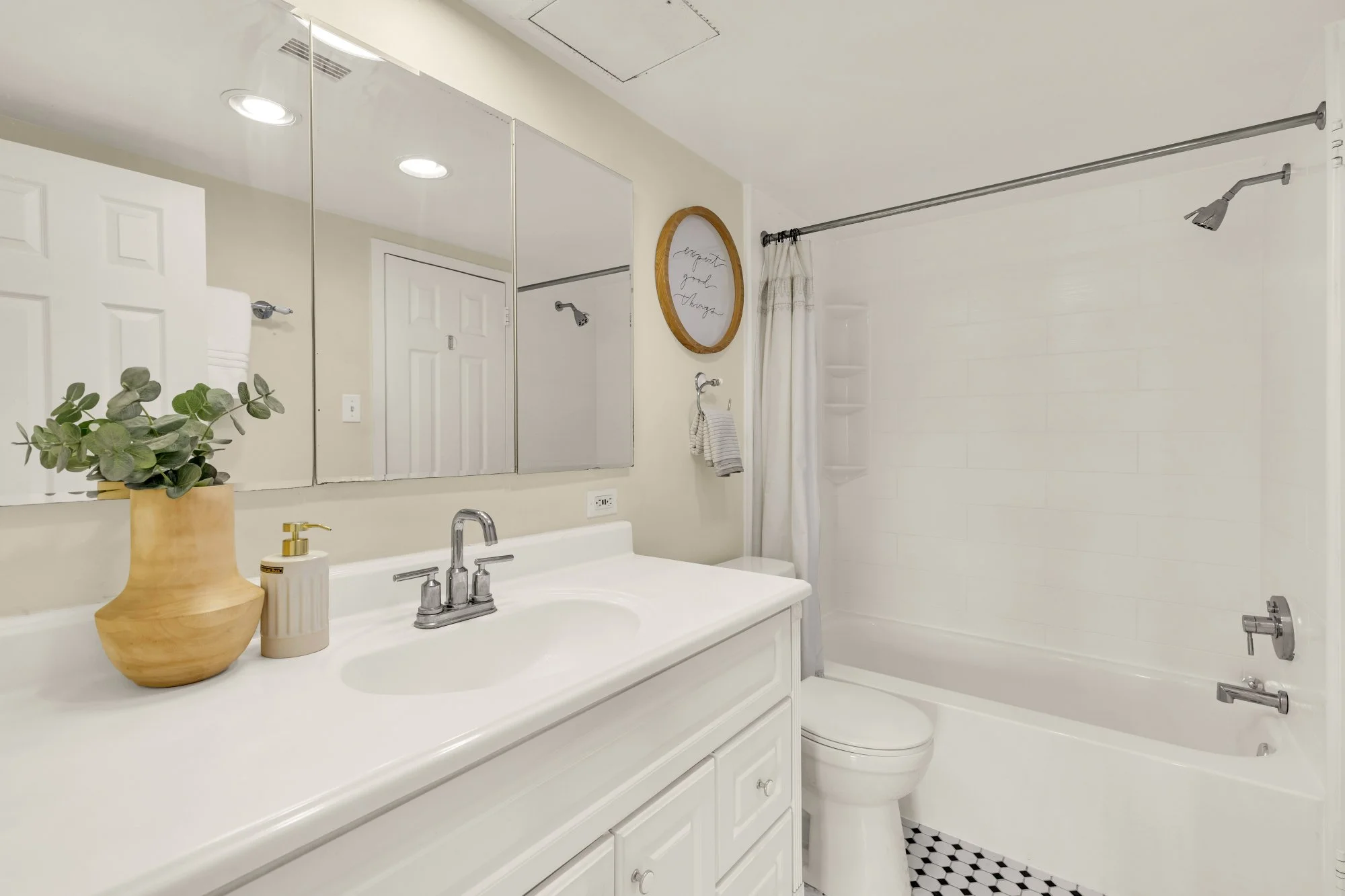 1325 18th St NW 1010-0025.jpg