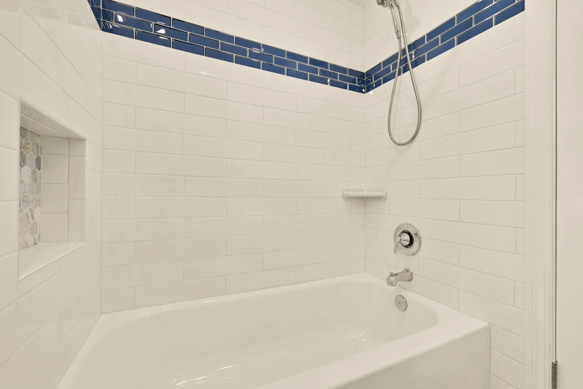 9409 Woodland Dr-0033.jpg