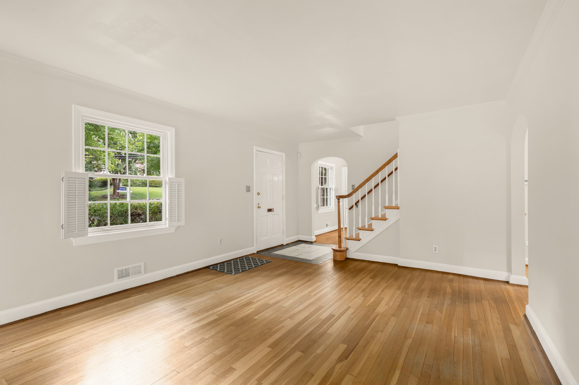 5806 Wilson Ln-0007.jpg
