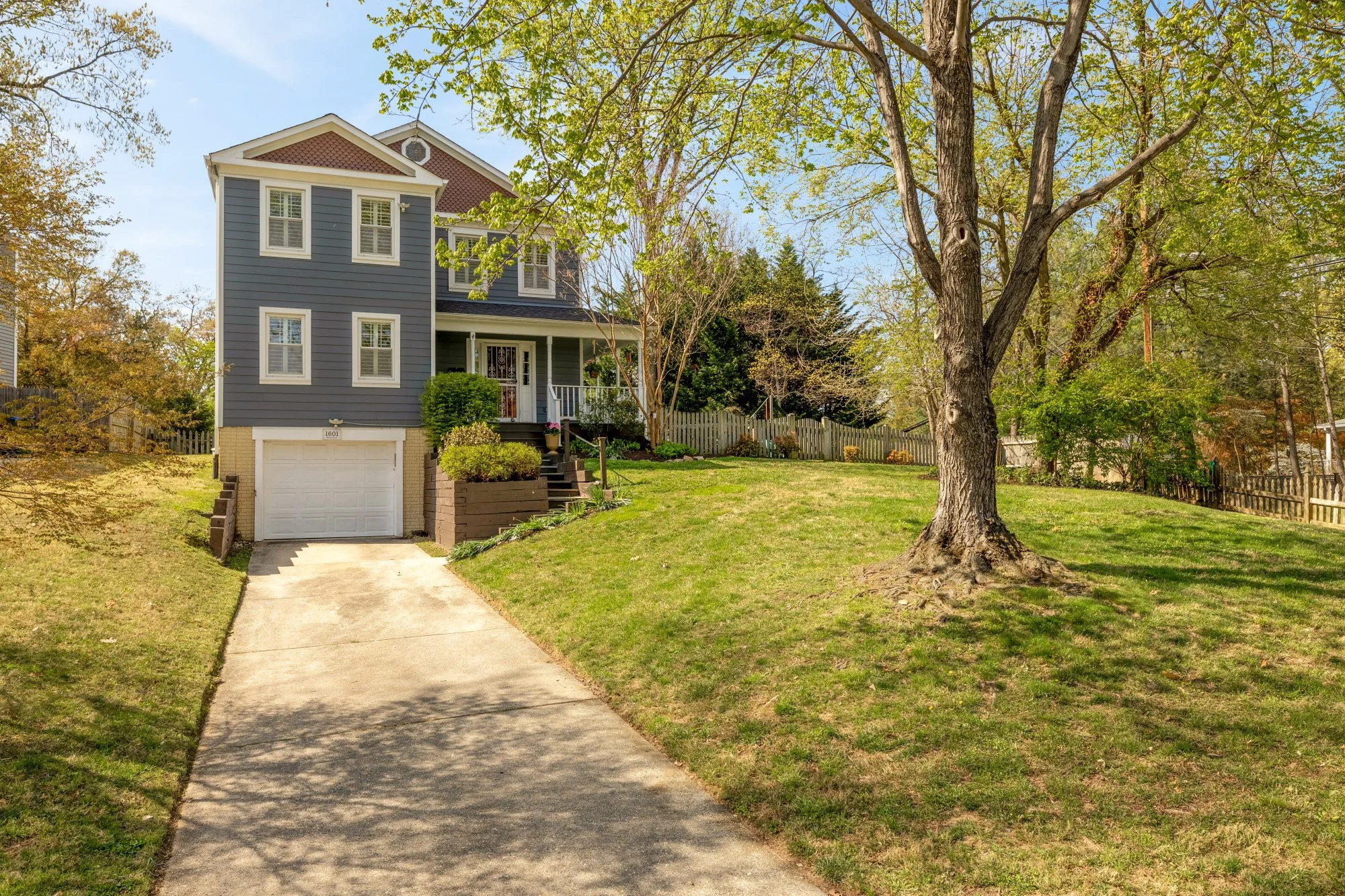 1601 Noyes Dr-0003.jpg
