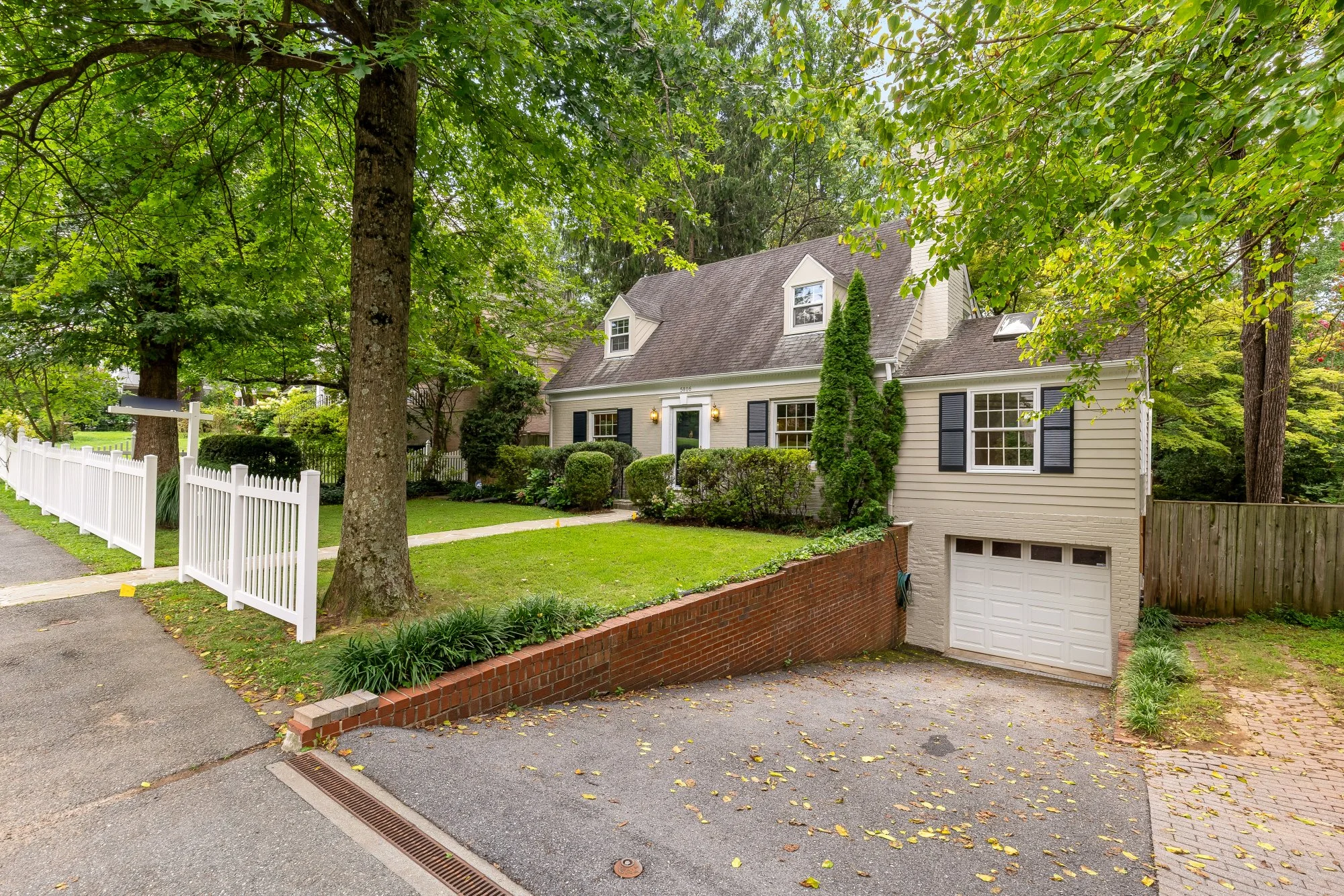 5806 Wilson Ln-0001.jpg
