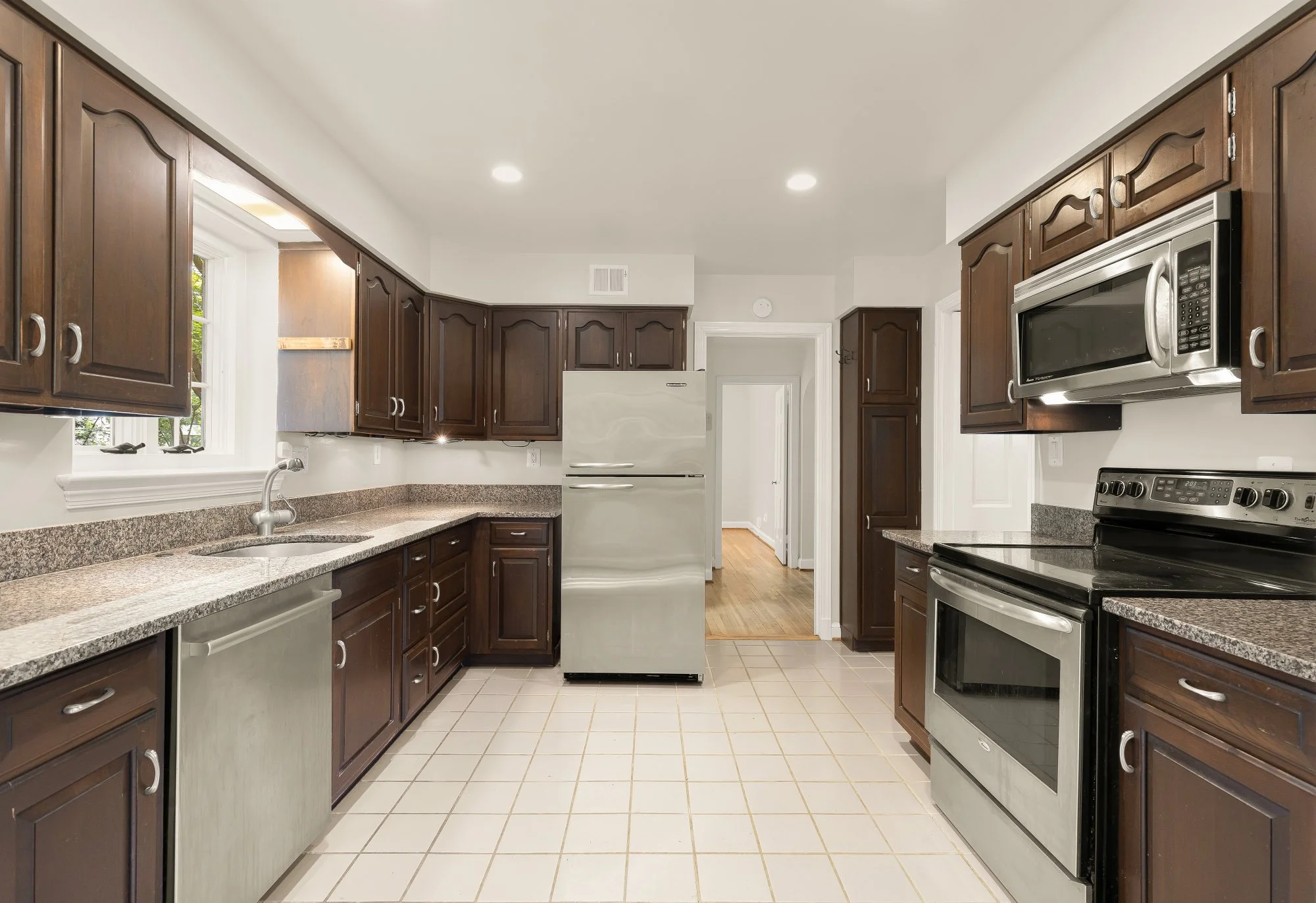 5806 Wilson Ln-0017.jpg