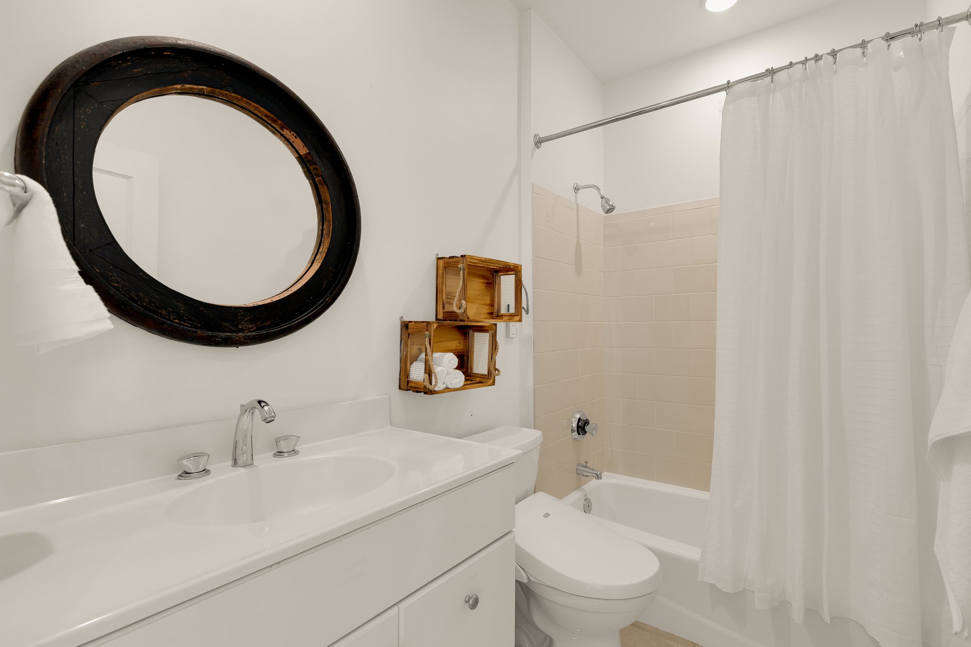 8819 Chalon Dr-0074.jpg