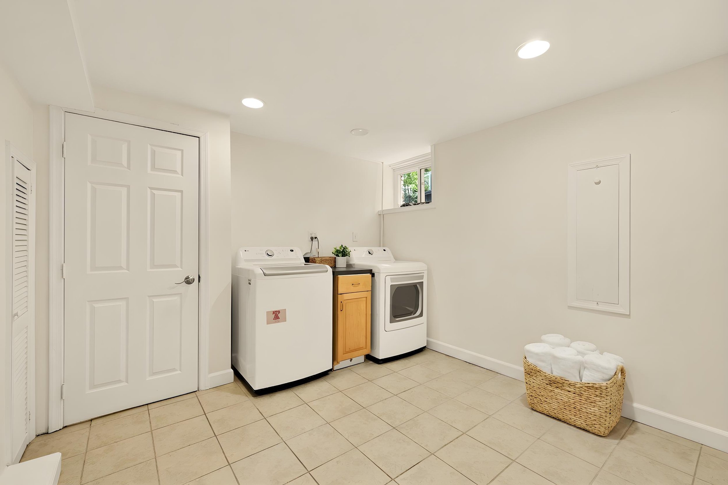 9409 Woodland Dr-0040.jpg