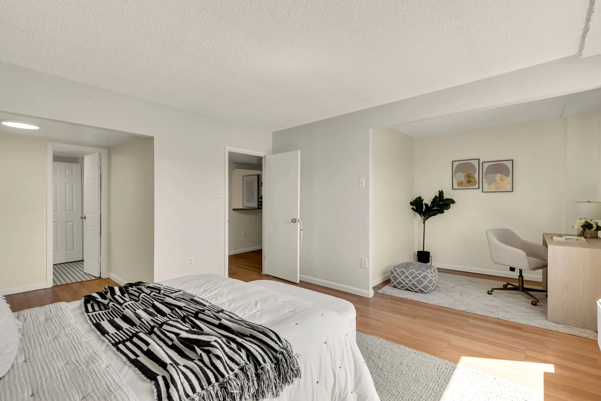 1325 18th St NW 1010-0021.jpg