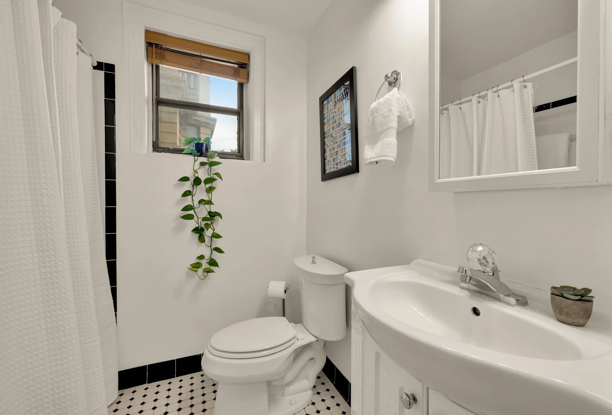 3060 16th St NW 102-0027.jpg
