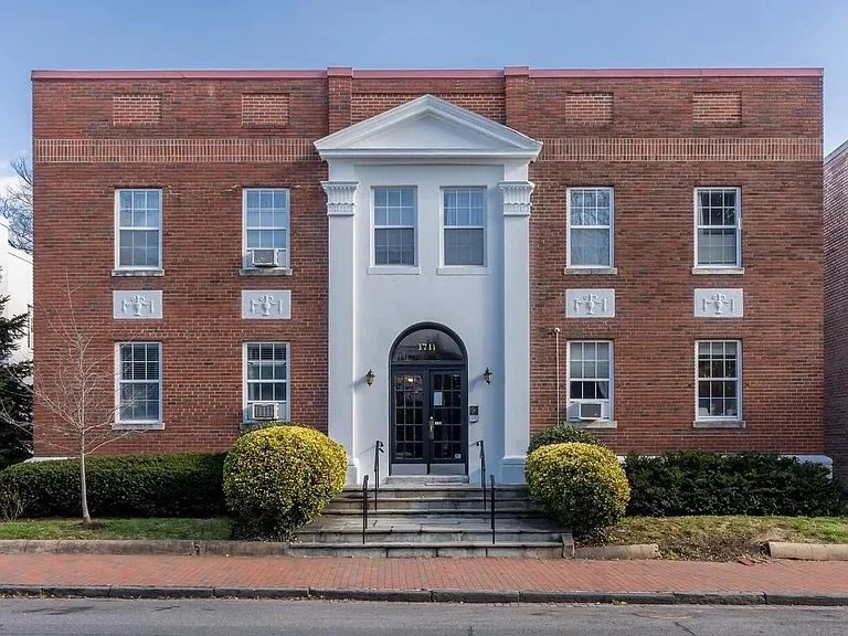 35th St NW Washington DC 20007