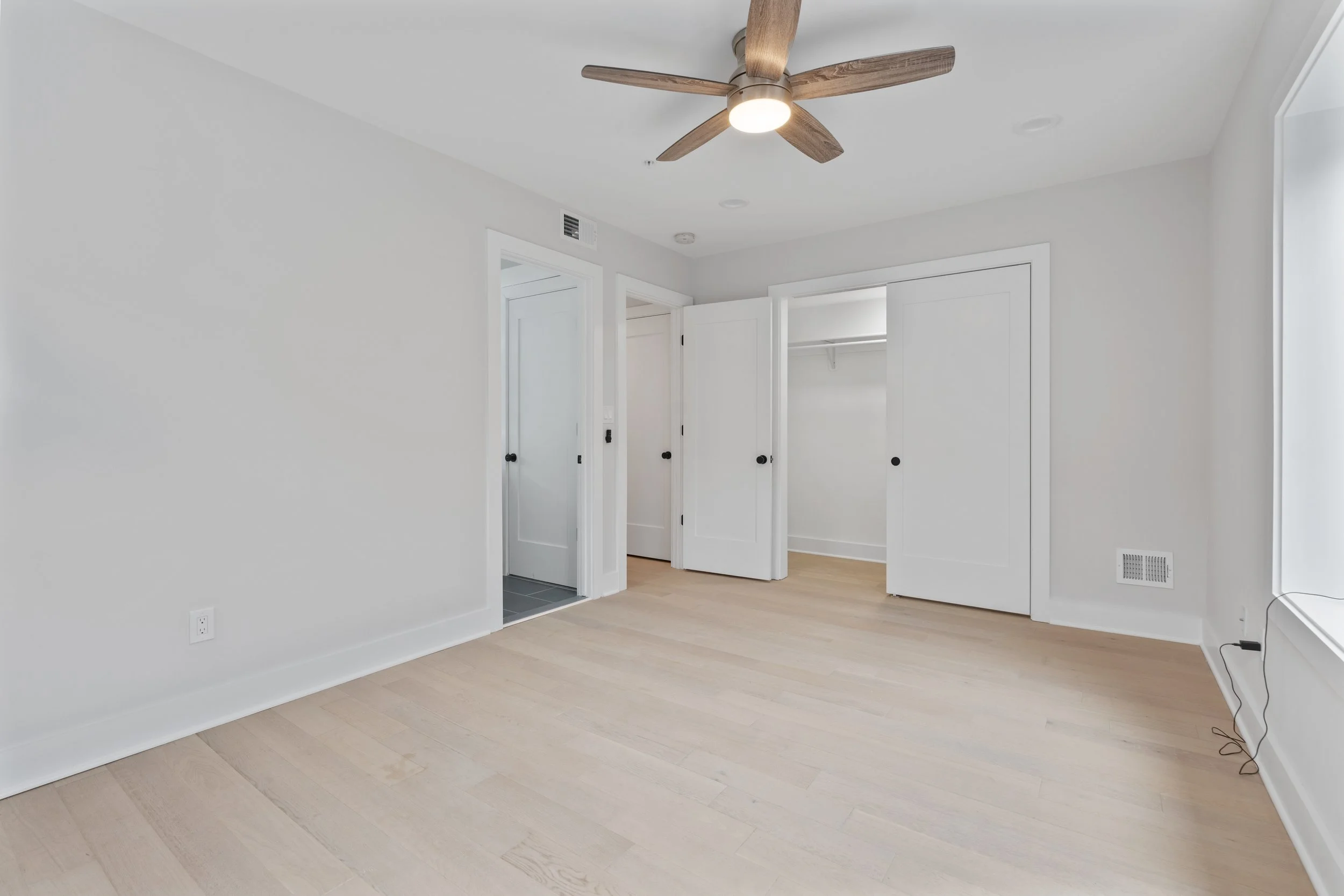 L7408429.jpg